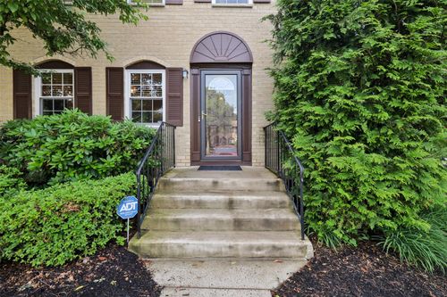 438 Genesee Ct, Suffern, NY, 10901-4127 | Card Image
