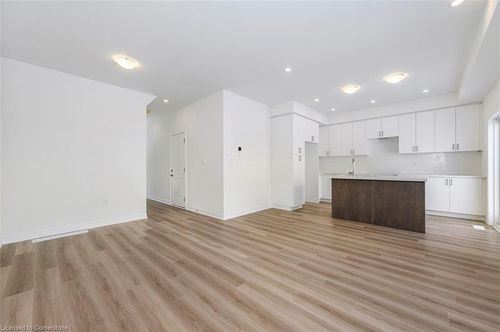 18-205 Thames Way, Hamilton, ON, L0R1W0 | Card Image