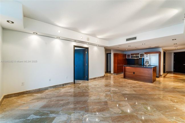 APT-3715 - 1900 N Bayshore Dr, Condo with 2 bedrooms, 3 bathrooms and null parking in Miami FL | Image 7