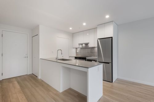 208-14257 103a Ave, Surrey, BC, V3T1T1 | Card Image