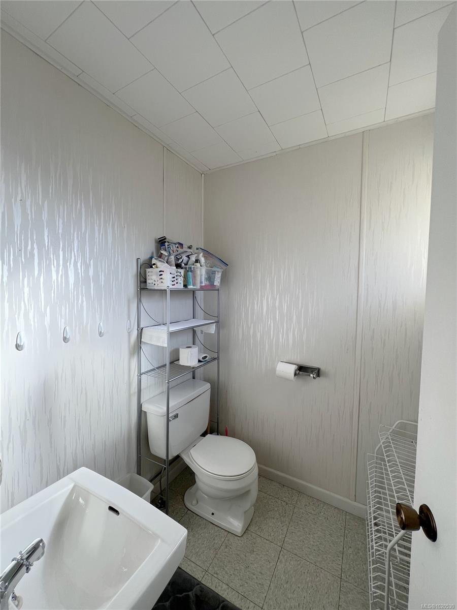 Commercial Sale in Tahsis 3
