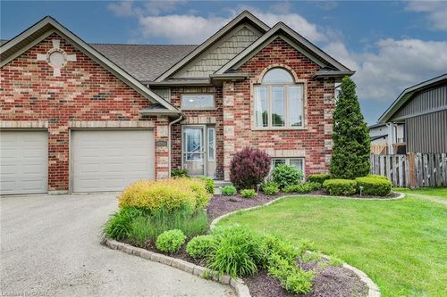 116 Church St N, Mount Forest, ON, N0G2L2 | Card Image