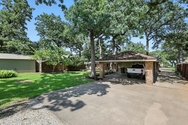 View of front of house with concrete driveway | Image 30