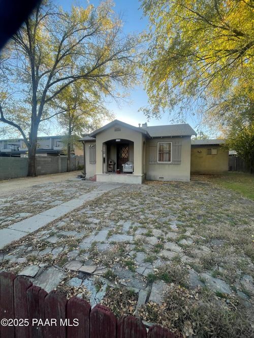 728 N Walnut St, Prescott, AZ, 86301-1818 | Card Image