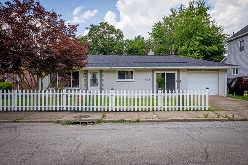 1220 Mcminn St, Aliquippa, PA, 15001-3028 | Card Image