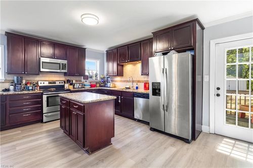 2947 Victoria Ave, Norfolk, VA, 23504-4525 | Card Image