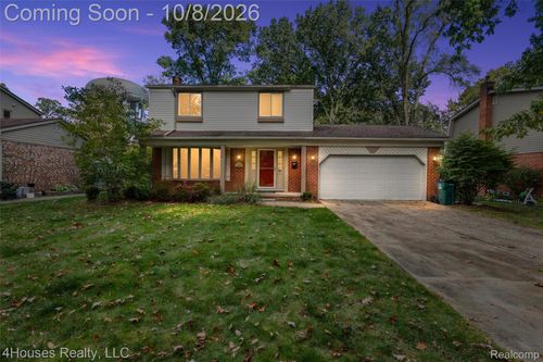16036 Birwood Ave, Beverly Hills, MI, 48025-3338 | Card Image