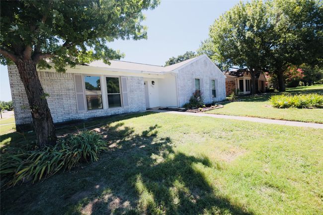 Single story home featuring brick siding and a front yard | Image 4