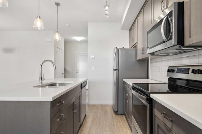 12 - 30 Shawnee Common Sw, Condo with 2 bedrooms, 3 bathrooms and 1 parking in Calgary AB | Image 11