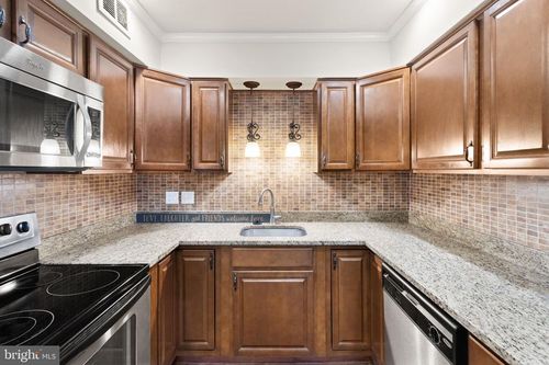 763-8519 Westover Ct, SPRINGFIELD, VA, 22152-1053 | Card Image