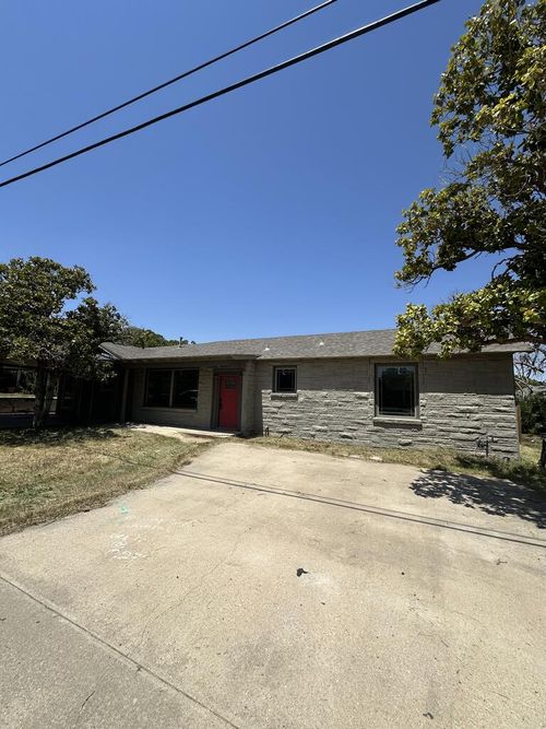 2305 30th St, Snyder, TX, 79549-4015 | Card Image