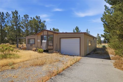 1611 Vondell Dr, Pahrump, NV, 89048-4283 | Card Image