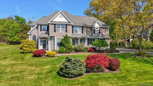 9 Paddock Ln, Medford, NY, 11763-4097 | Card Image