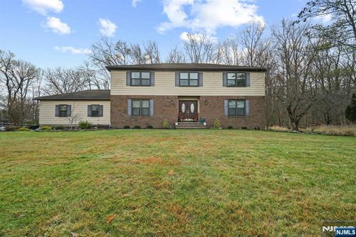 72 Higgins Pl, Harrington Park, NJ, 07640-1040 | Card Image