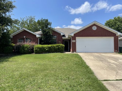 1405 High Crest Dr, Mansfield, TX, 76063-3333 | Card Image