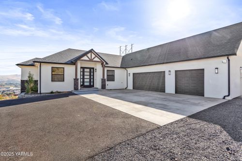 1101 Heritage Hills Dr, Selah, WA, 98942-1741 | Card Image