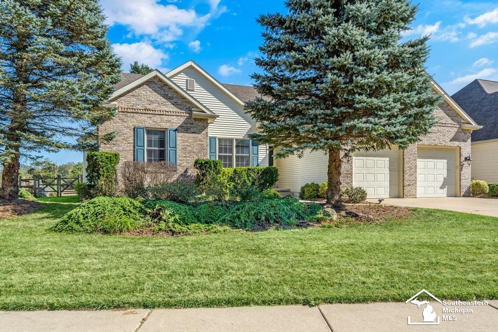 Chanson Valley Rd, Lambertville, MI 48144