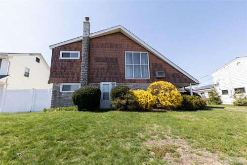 2492 2nd St, East Meadow, NY, 11554-2612 | Card Image