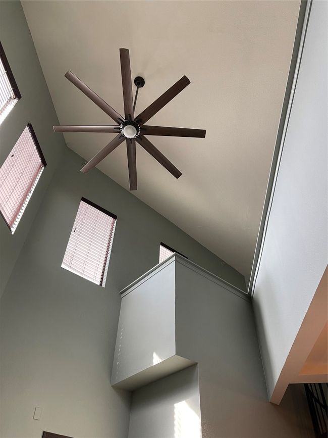 Detailed view of ceiling fan | Image 20
