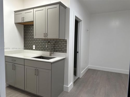 1-933 Nw 32nd Pl, Miami, FL, 33125-3939 | Card Image