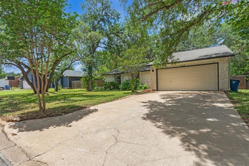 9002 Bubbling Springs Trl, Austin, TX, 78729-4515 | Card Image