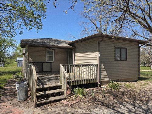 621 William St, Effingham, KS, 66023-4098 | Card Image