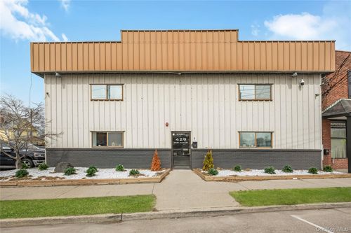 429 W Main St, Patchogue, NY, 11772-3078 | Card Image