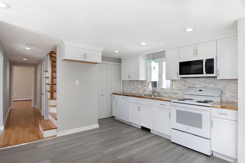 9 Blueberry, Bourne, MA, 02532 | Card Image