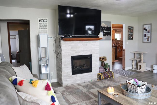 558 E Prospect St, House other with 3 bedrooms, 3 bathrooms and null parking in Farmington IL | Image 17