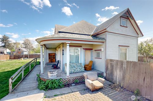 319 W Cherry St, Walla Walla, WA, 99362-1709 | Card Image