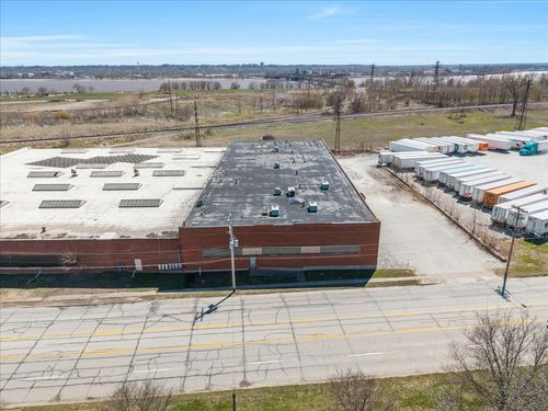 1609 W River Dr, Davenport, IA, 52802-1835 | Card Image