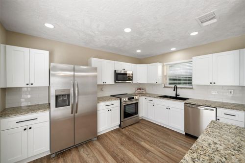 2804 Travellers St, League City, TX, 77573-4721 | Card Image