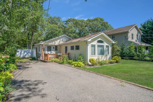 33 Wylde Rd, Mount Sinai, NY, 11766-2403 | Card Image