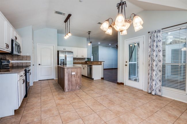 6431 Peak View Ct, House other with 3 bedrooms, 2 bathrooms and null parking in Midlothian TX | Image 14