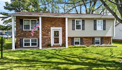 51 Briarwood Cir, STAUNTON, VA, 24401-9381 | Card Image