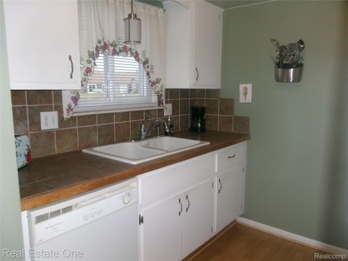 1-25241 Franklin Terrace, South Lyon, MI, 48178 | Card Image