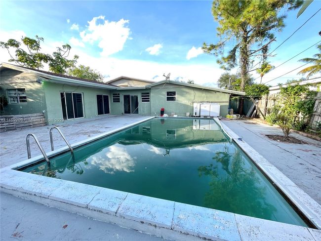230 Ne 175 Th Ter, House other with 3 bedrooms, 2 bathrooms and null parking in North Miami Beach FL | Image 19