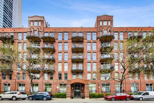 422-550 N Kingsbury St, Chicago, IL, 60654-5762 | Card Image