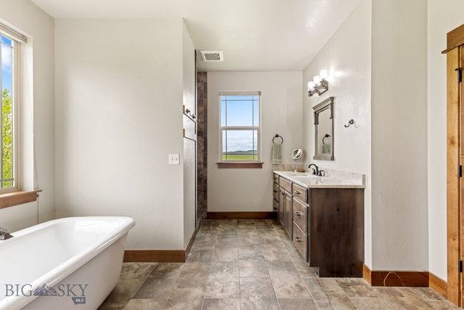 Primary Bathroom | Image 27