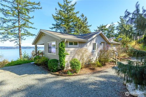215 S Harrington Lagoon Rd, Coupeville, WA, 98239 | Card Image