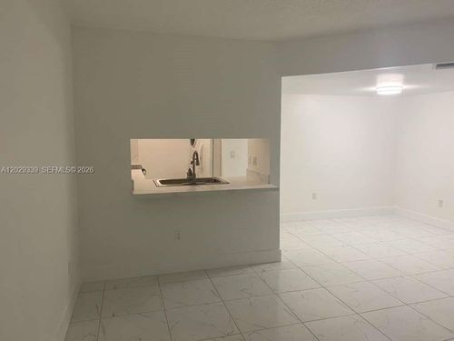22-11-15346 Sunset Dr, Miami, FL, 33193-1627 | Card Image
