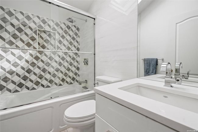 Full Bath | Image 18