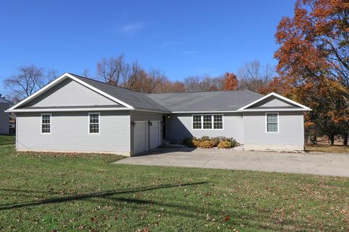 180 Delaware Ave, Lexington, OH, 44904-1215 | Card Image