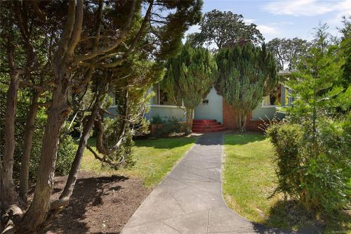 646 Head St, Esquimalt, BC, V9A5S8 | Card Image