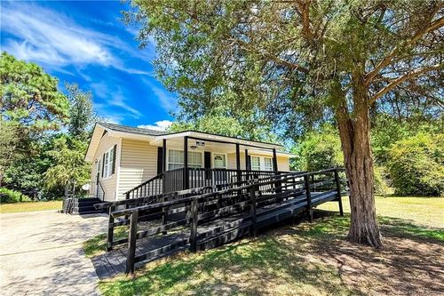 666 Jacobs Rd, Maxton, NC, 28364-8996 | Card Image