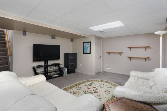 Basement recreation room | Image 20
