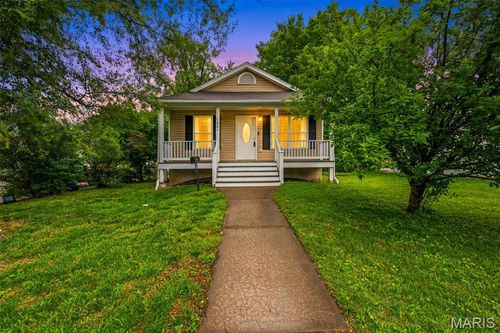 1904 N 5th St, Saint Charles, MO, 63301-2136 | Card Image
