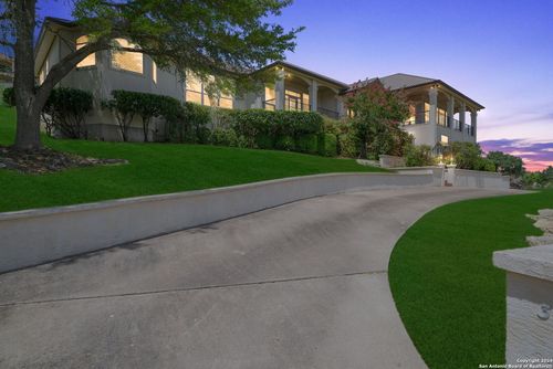 305 Lakewood Dr, Kerrville, TX, 78028-6548 | Card Image