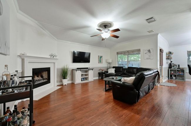 2041 Desco Dr, House other with 3 bedrooms, 2 bathrooms and 2 parking in Austin TX | Image 6
