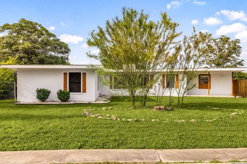 132 Rilla Vista Dr, San Antonio, TX, 78216-7630 | Card Image